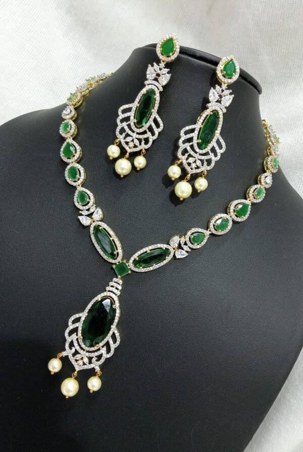 Emerald Sparkle Necklace Set